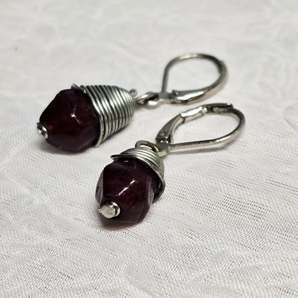 $3 with $5+ bundle•Burgundy gemstone earrings with silver plated wire wrap 0265